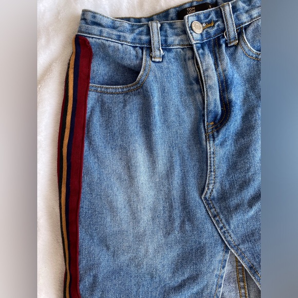 Asymmetrical Distressed Denim Skirt (M) - Picture 8 of 9